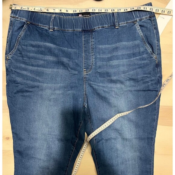 NEW Juicy Couture Plus Size 24W Blue Denim Pull On Elastic Waist Cropped Jeans - Picture 5 of 8